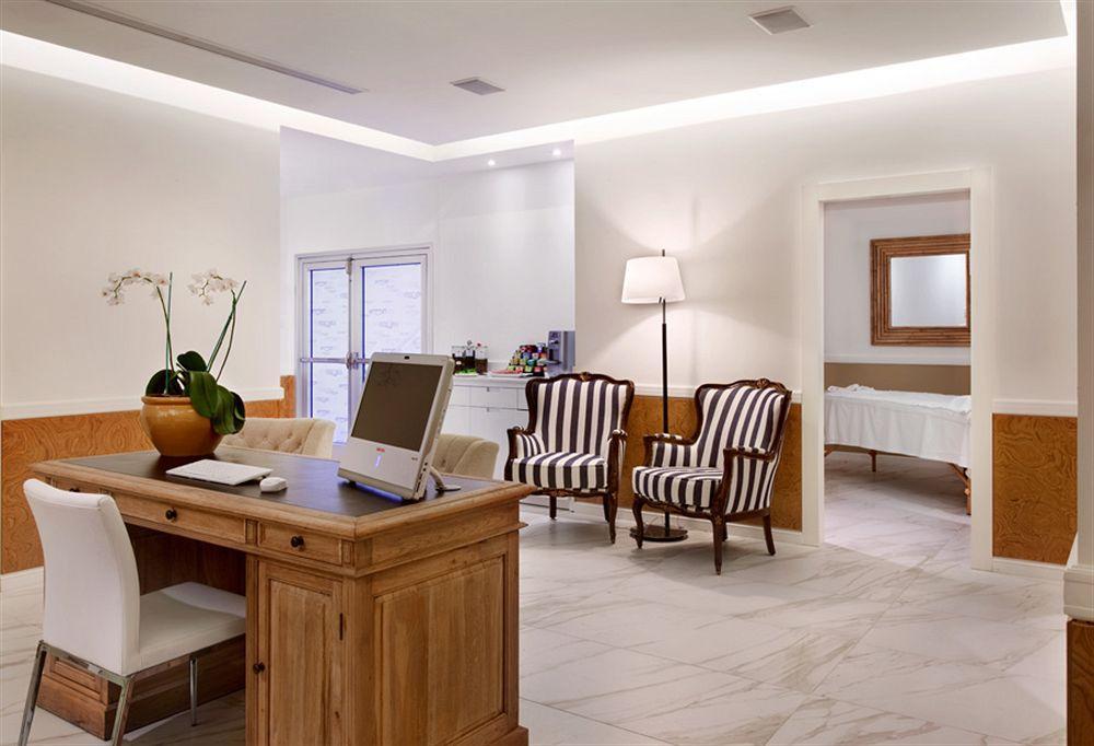 Orchid Hotel 4*